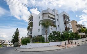 Glabur Stays - The Executive 2 Bdr - Nicosia City, Free Parking & Wifi, Welcomes You!!!